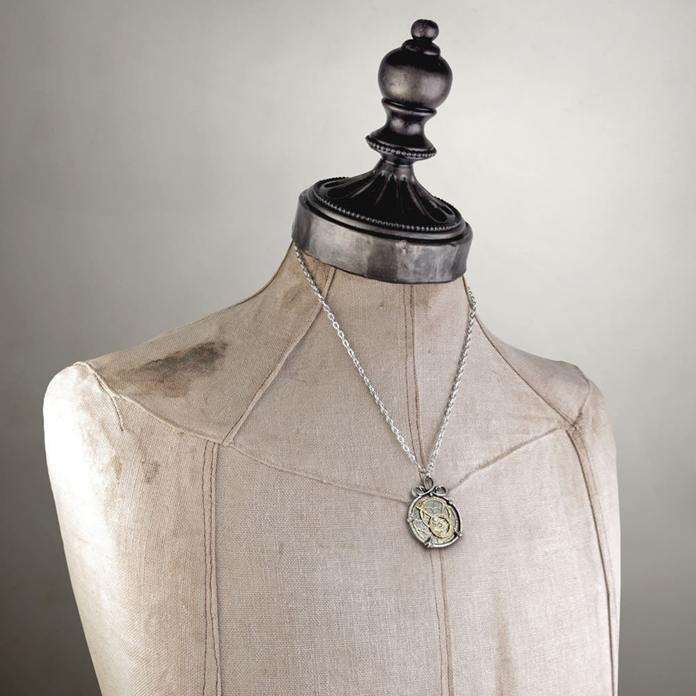 Anguistralobe Pendant