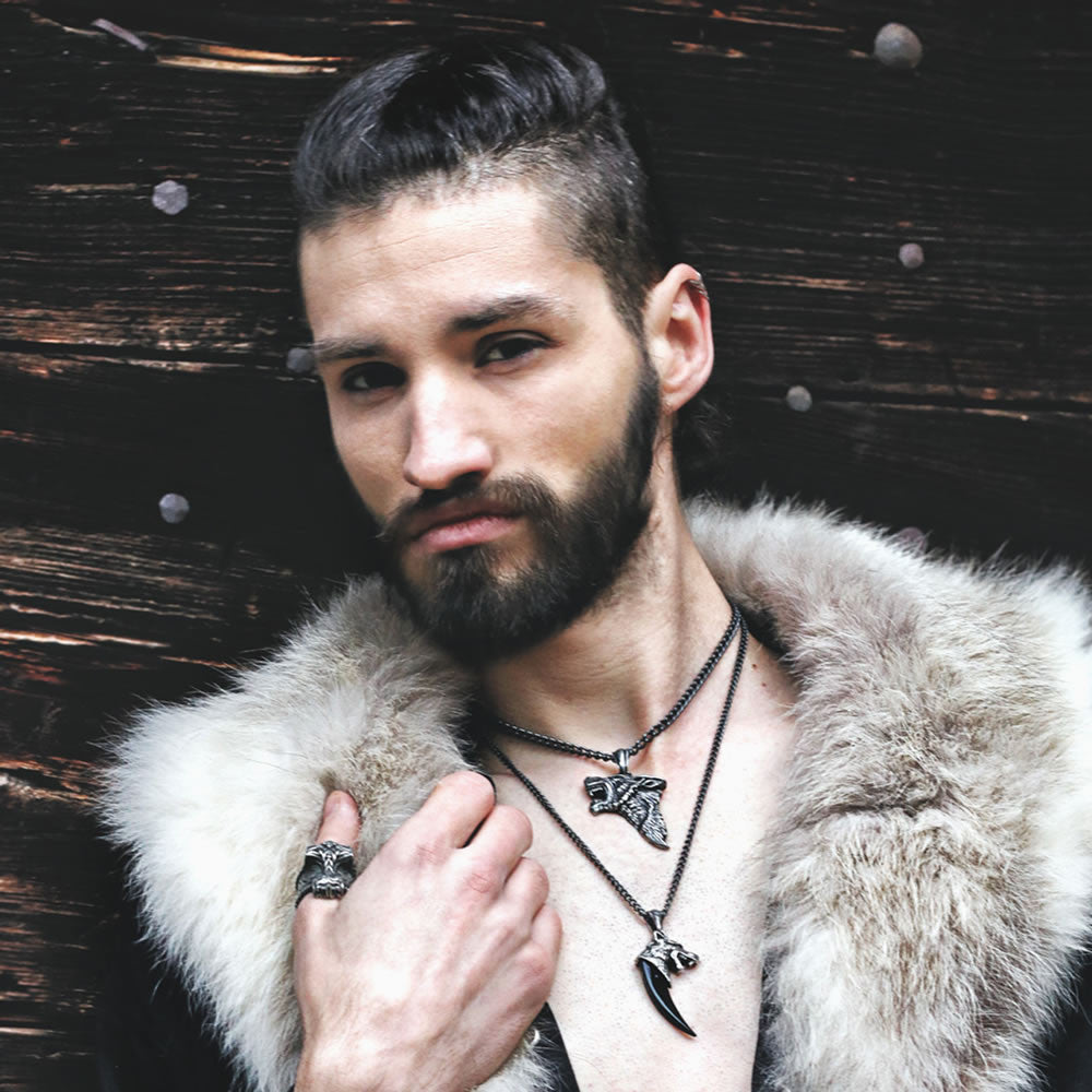 Wolf Macht Pendant