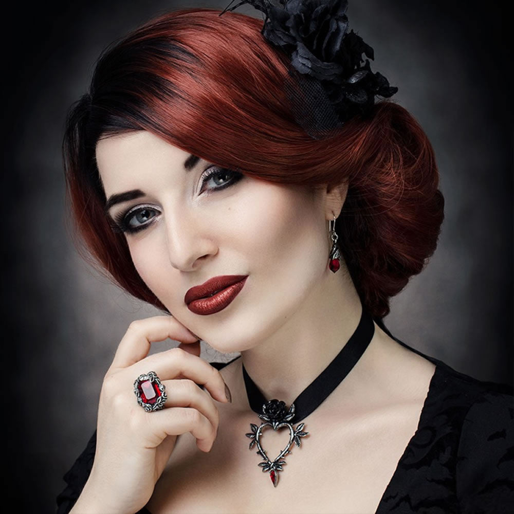 Guirlande d'Amour Necklace