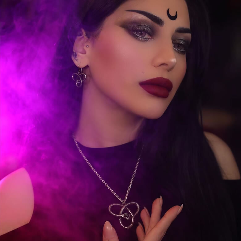 Eve's Triquetra Jewelry Set