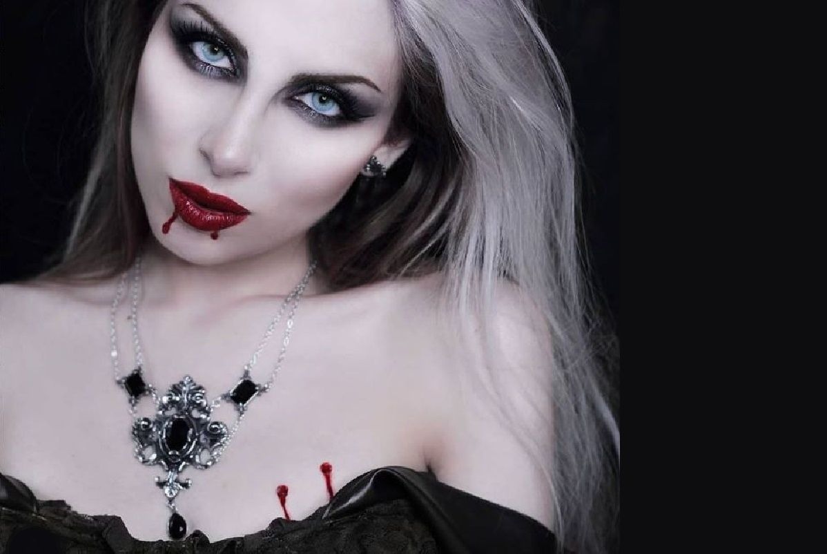 Alchemy Gothic Queen of the Dark Night Necklace